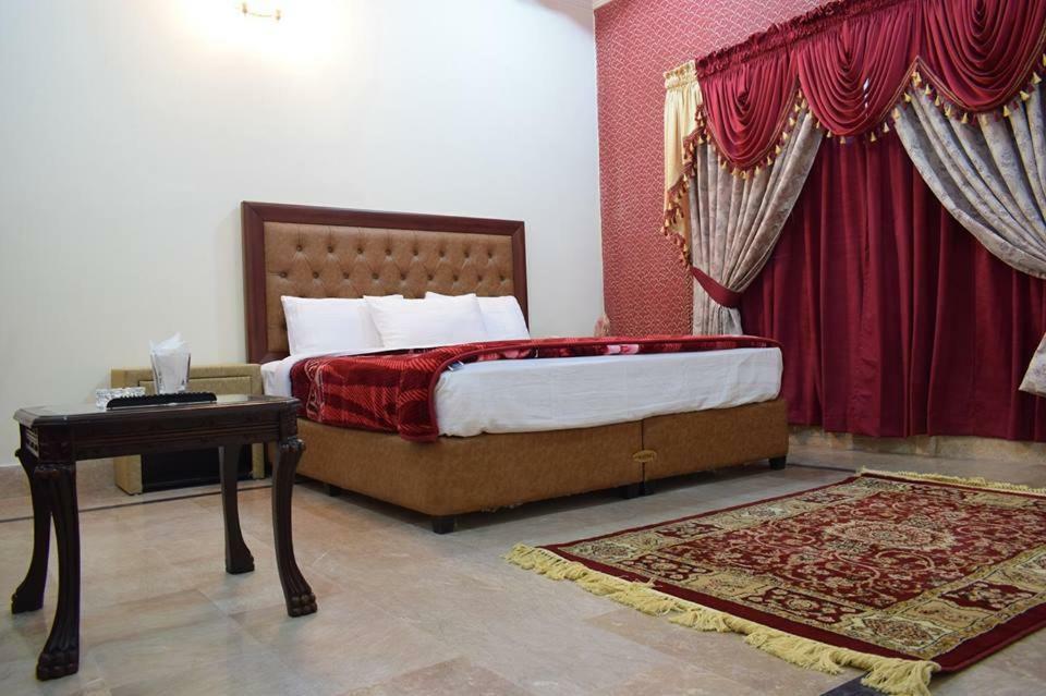 Royal Emirates Residence Abbottabad Dış mekan fotoğraf