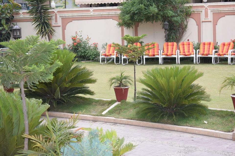 Royal Emirates Residence Abbottabad Dış mekan fotoğraf